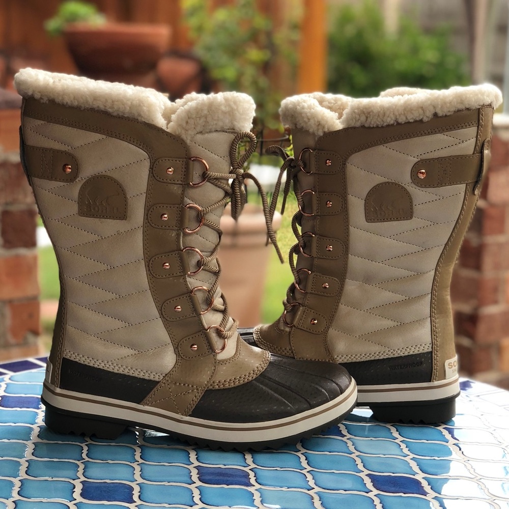 NEW Sorel Waterproof Boots